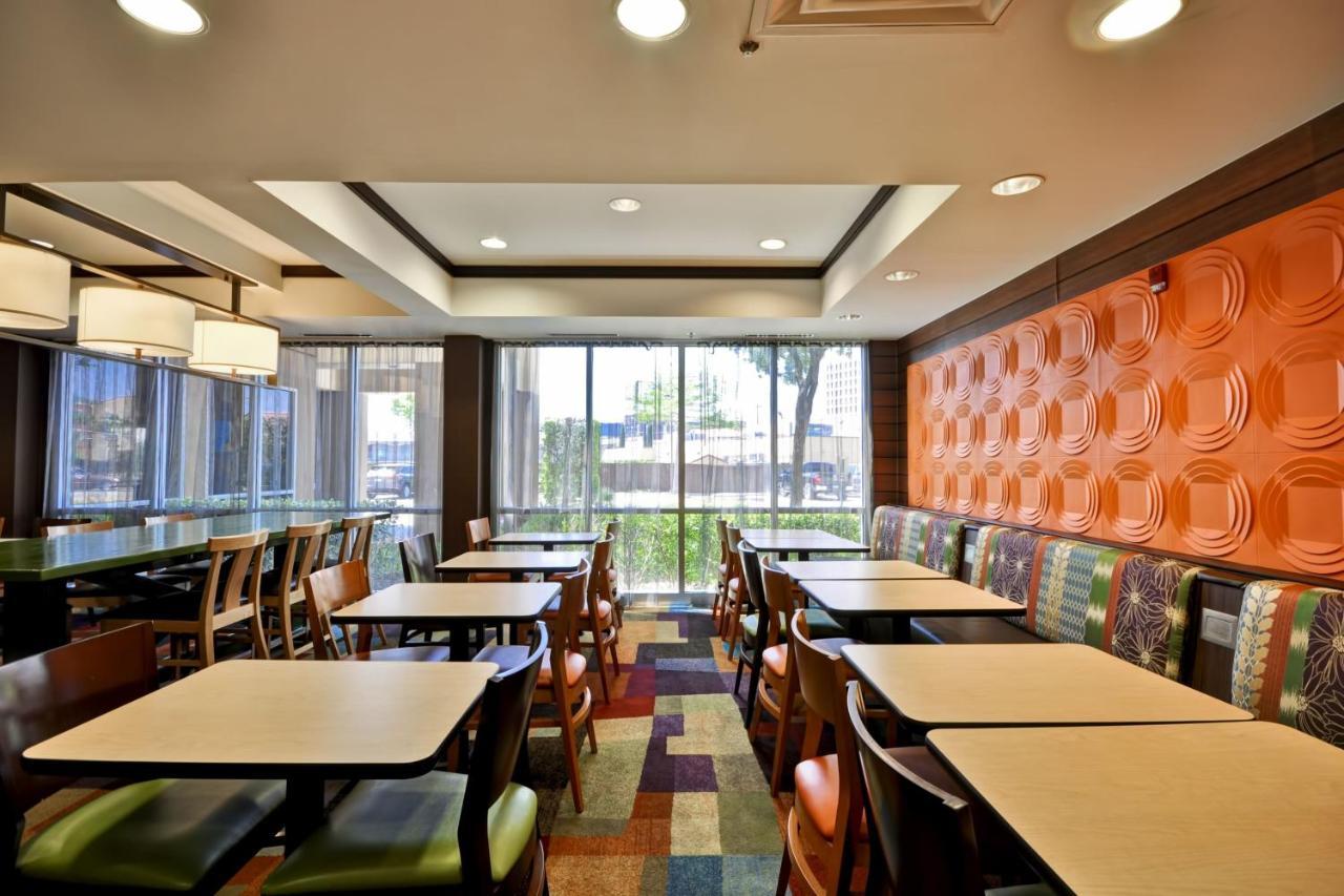Fairfield Inn & Suites Dallas Medical/Market Center Exterior photo
